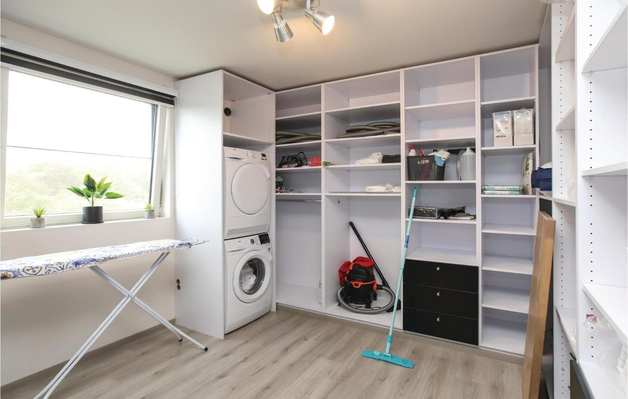 4 Bedroom Awesome In Brugge *