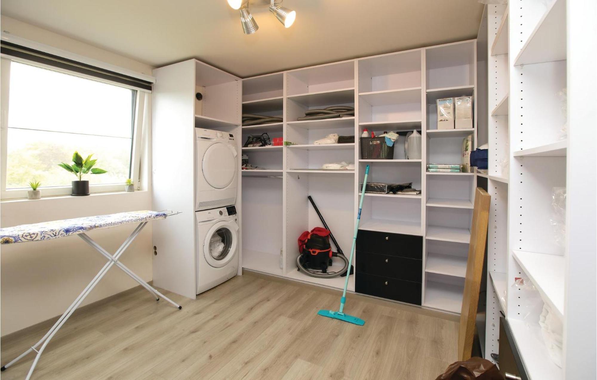 Casa vacanze 4 Bedroom Awesome In Brugge Bruges