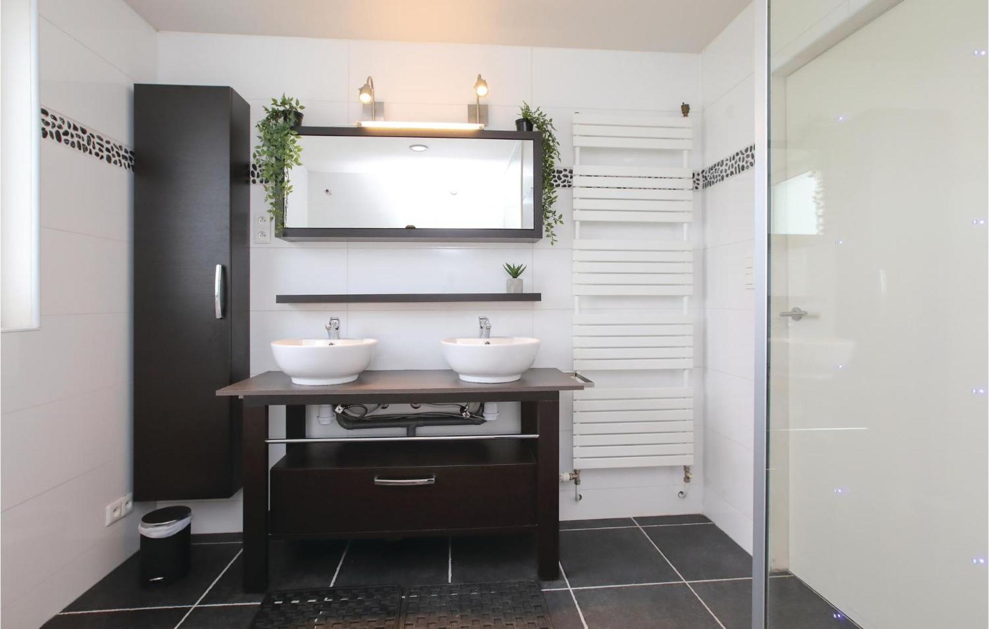 Casa vacanze 4 Bedroom Awesome In Brugge