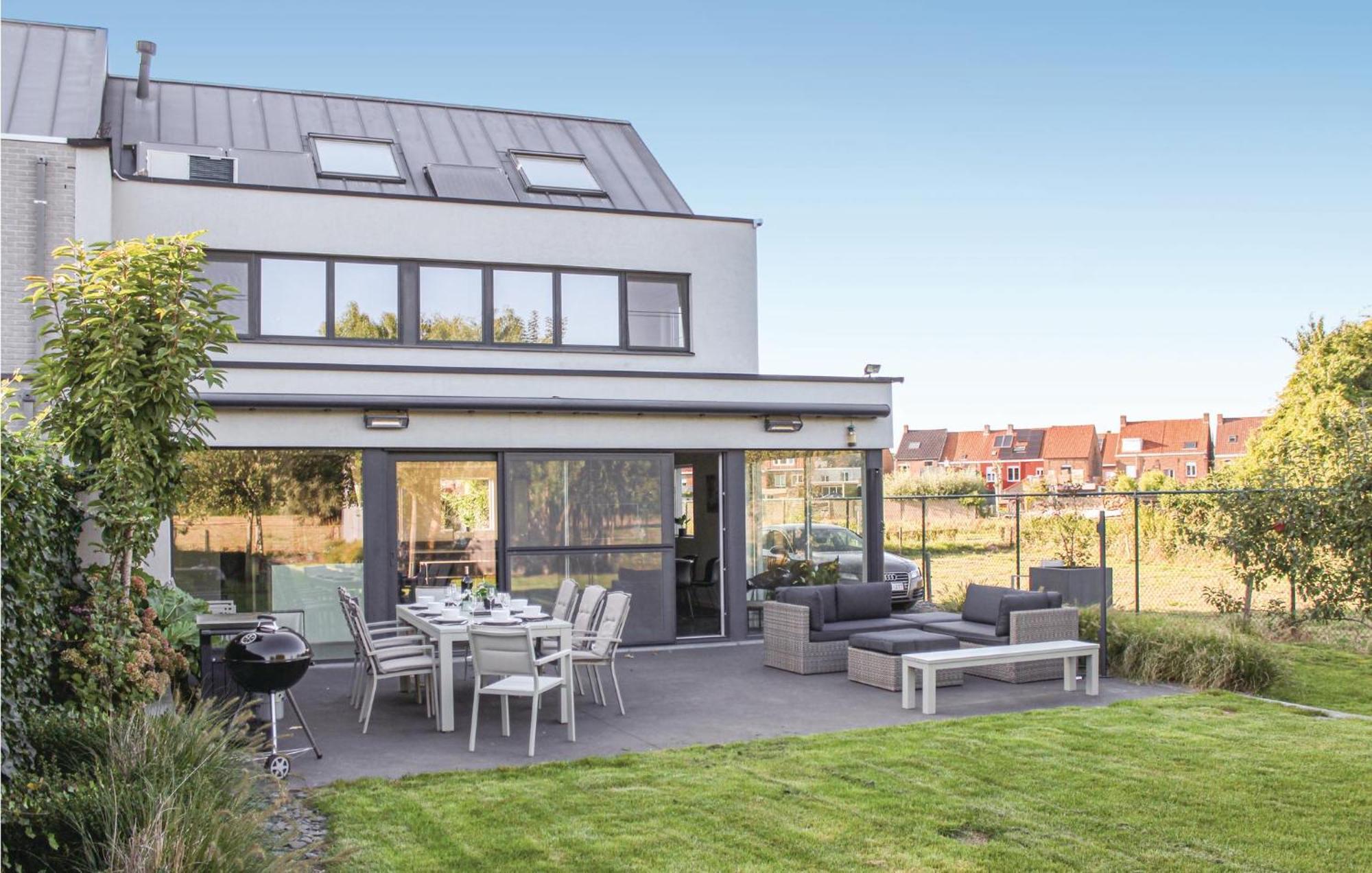 Casa vacanze 4 Bedroom Awesome In Brugge *