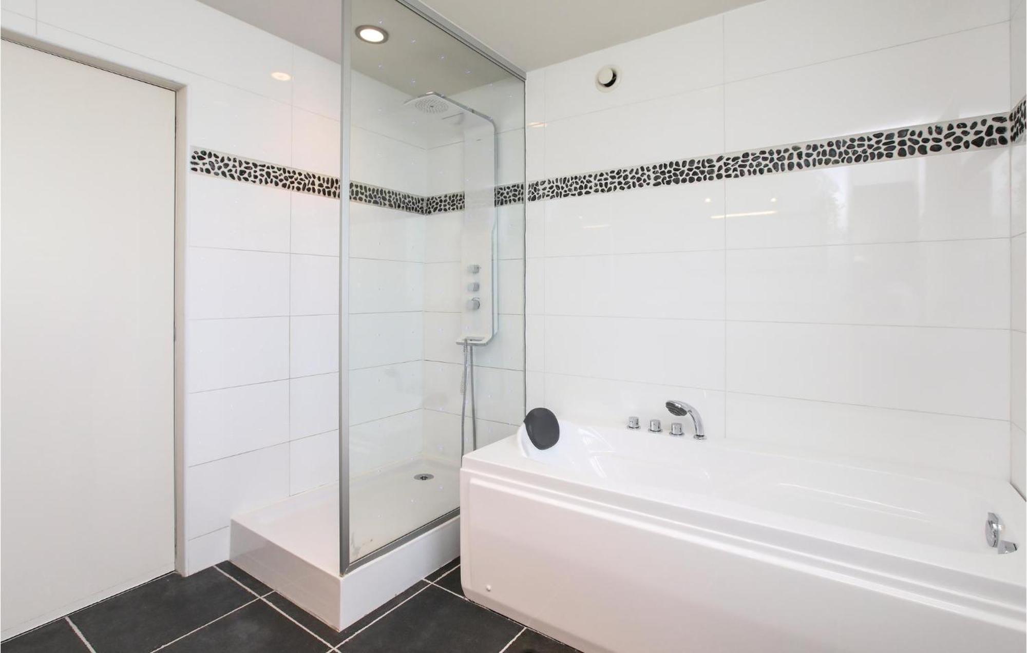 4 Bedroom Awesome In Brugge Bruges