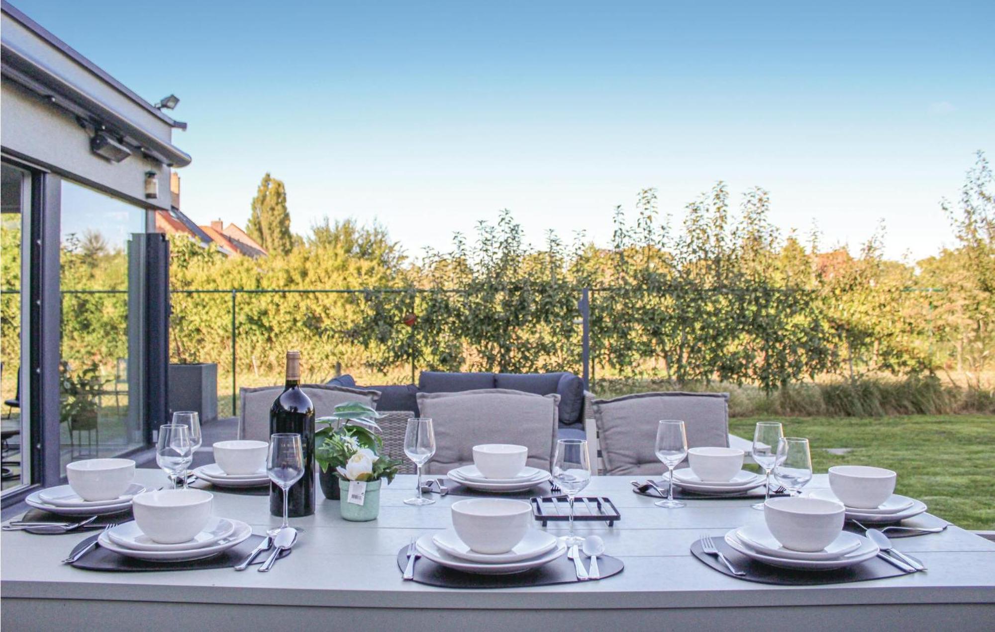 4 Bedroom Awesome In Brugge