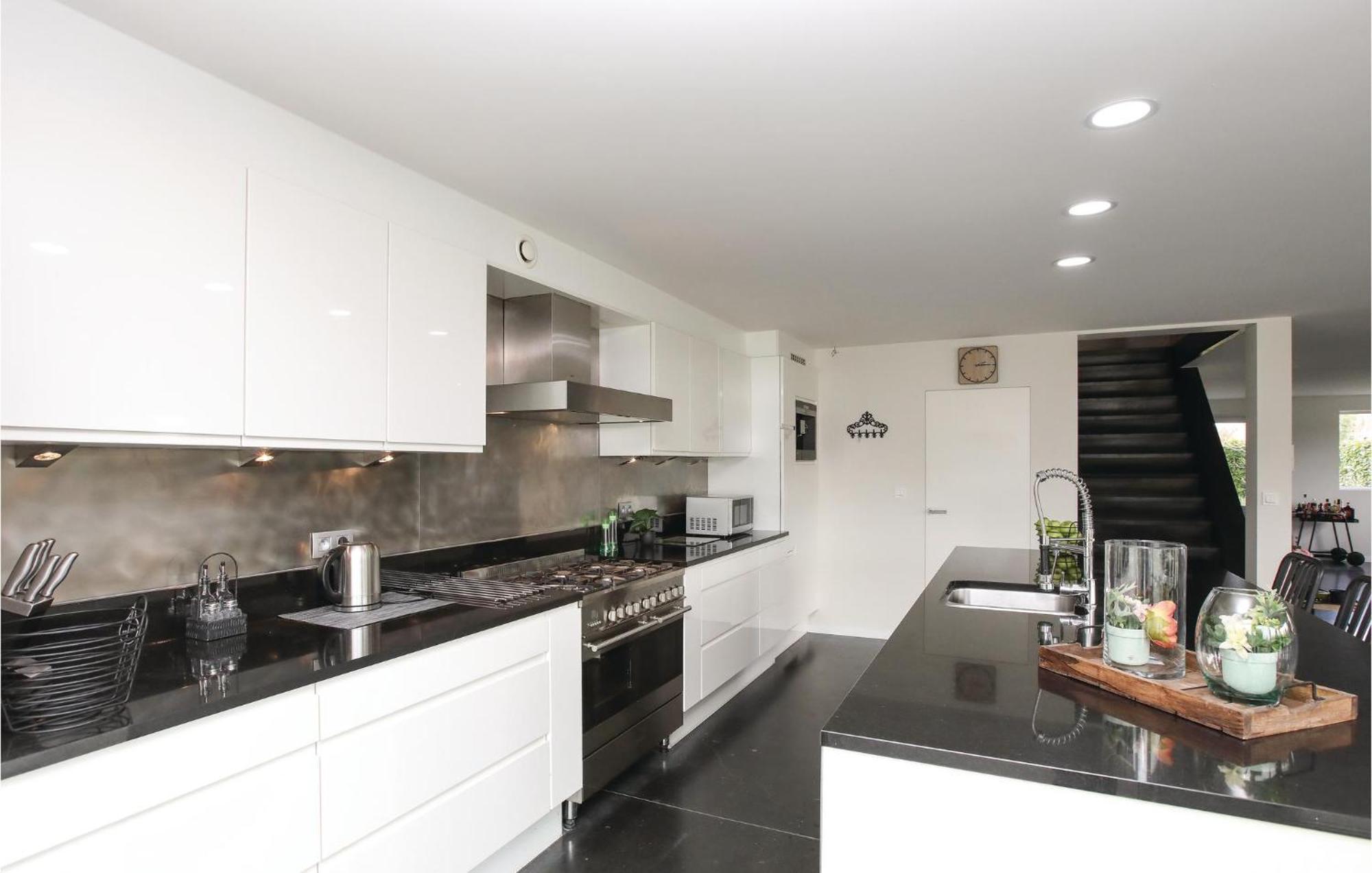 4 Bedroom Awesome In Hébergement de vacances Bruges